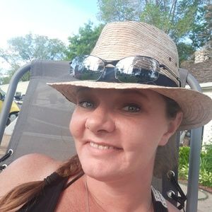 Meet your Posher, Alicia